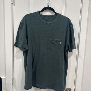 Vuori Tradewind Performance Tee - Heather Grey